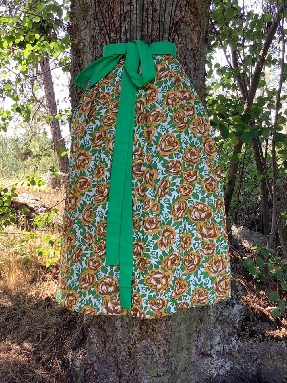 Green Gold Floral Apron Traditional German Oktoberfest Dirndl Costume